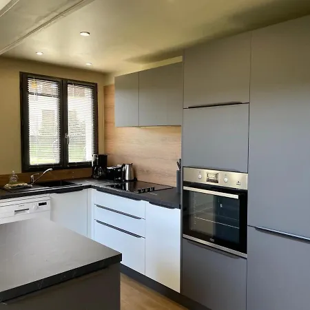 Courset, 3 Pièces, 5 Personnes - Fr-1-510a-2 *
